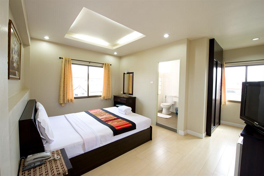 Super Oyo 1096 Winner Inn Hotel Chiang Mai Exterior foto