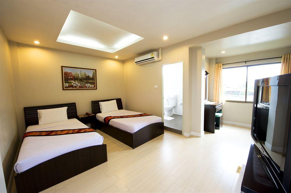 Super Oyo 1096 Winner Inn Hotel Chiang Mai Exterior foto