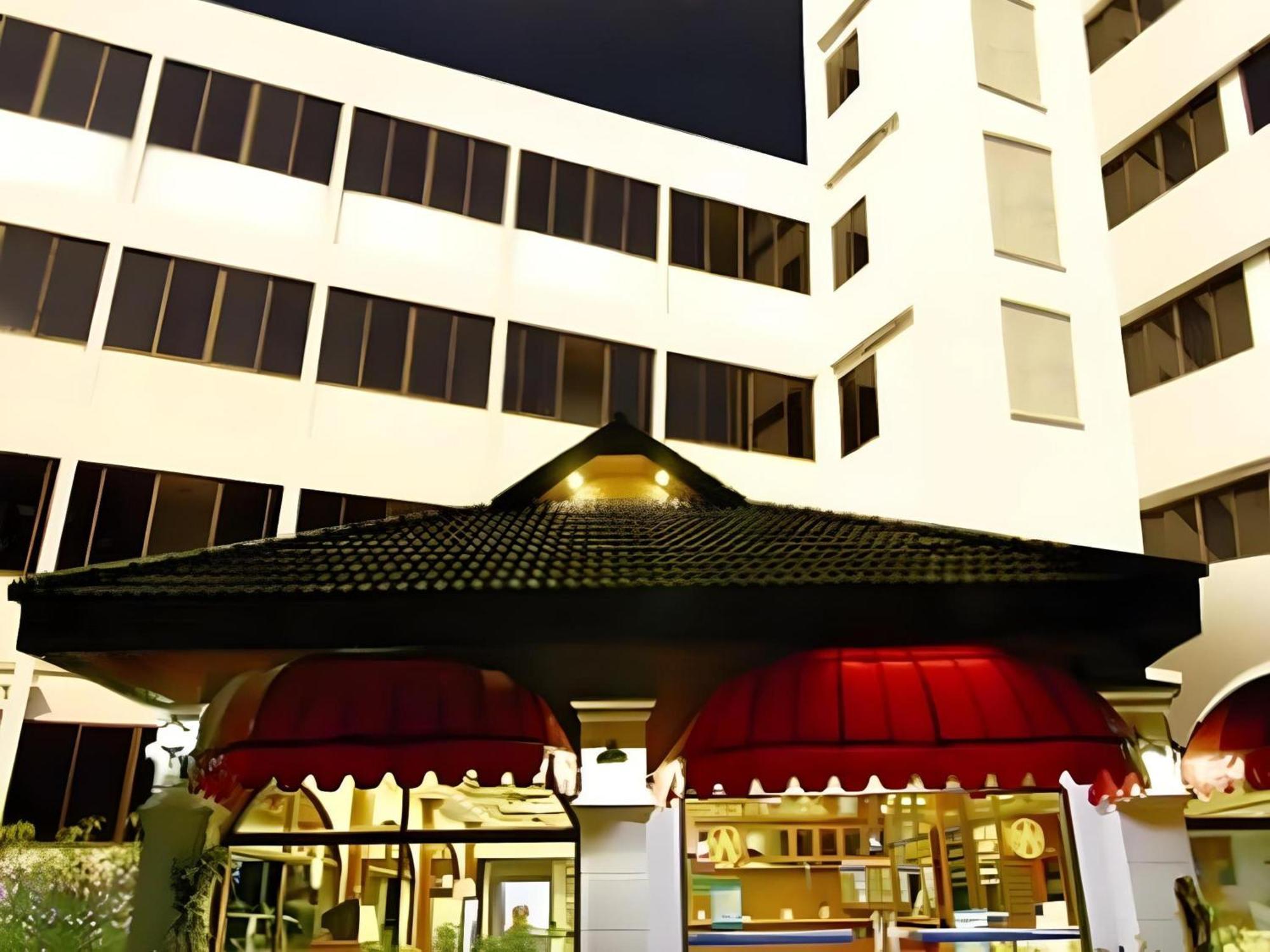 Super Oyo 1096 Winner Inn Hotel Chiang Mai Exterior foto