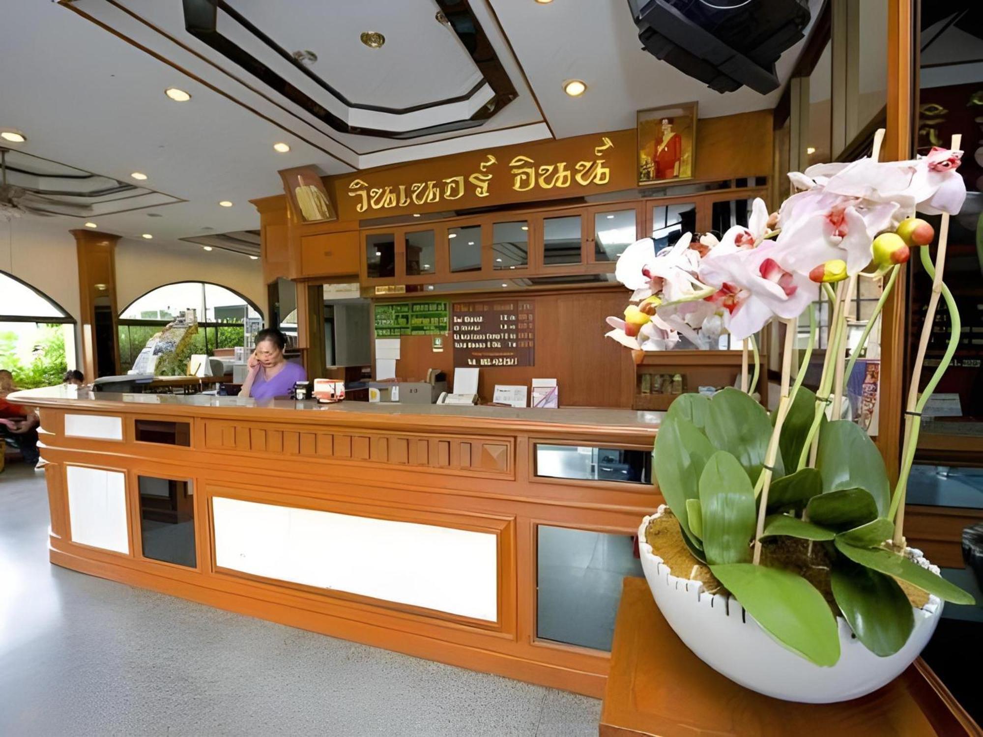 Super Oyo 1096 Winner Inn Hotel Chiang Mai Exterior foto