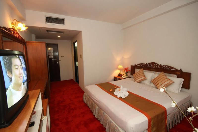 Super Oyo 1096 Winner Inn Hotel Chiang Mai Exterior foto